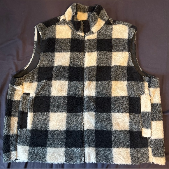 Banana Republic Factory Full Zip Sherpa Checkerboard Vest - Picture 1 of 3
